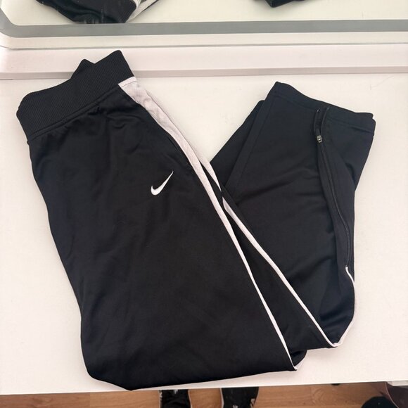 Black & White Activewear Bundle | Nike, New Balance, Shein | M/L - Picture 7 of 10